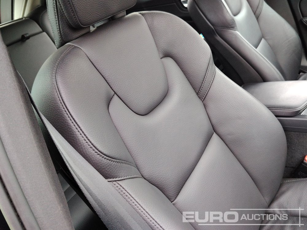 Autovettura 2020 Volvo XC60 T6 AWD Recharge Hybrid Automatic, Leather Seats, Reverse Camera, A/C, Electric Summer Roof (Water Damaged Engine): foto 24 Autovettura 2020 Volvo XC60 T6 AWD Recharge Hybrid Automatic, Leather Seats, Reverse Camera, A/C, Electric Summer Roof (Water Damaged Engine): foto 24