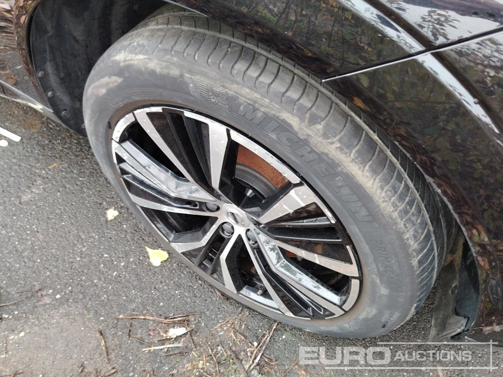 Autovettura 2020 Volvo XC60 T6 AWD Recharge Hybrid Automatic, Leather Seats, Reverse Camera, A/C, Electric Summer Roof (Water Damaged Engine): foto 8 Autovettura 2020 Volvo XC60 T6 AWD Recharge Hybrid Automatic, Leather Seats, Reverse Camera, A/C, Electric Summer Roof (Water Damaged Engine): foto 8