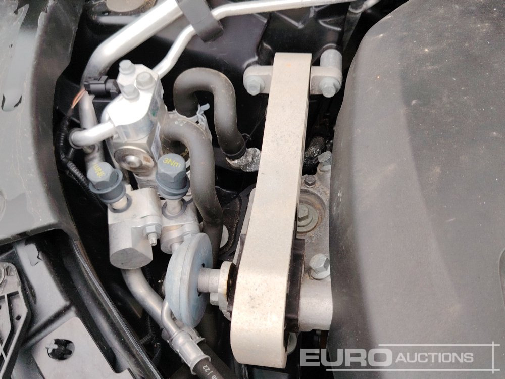 Autovettura 2020 Volvo XC60 T6 AWD Recharge Hybrid Automatic, Leather Seats, Reverse Camera, A/C, Electric Summer Roof (Water Damaged Engine): foto 27 Autovettura 2020 Volvo XC60 T6 AWD Recharge Hybrid Automatic, Leather Seats, Reverse Camera, A/C, Electric Summer Roof (Water Damaged Engine): foto 27