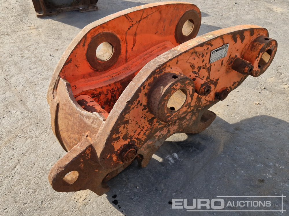 Hydraulic QH Twinlock, Pin 80/80mm, to suit 20-25 Ton Excavator (CAT 320B) - Attacco rapido: foto 1 Hydraulic QH Twinlock, Pin 80/80mm, to suit 20-25 Ton Excavator (CAT 320B) - Attacco rapido: foto 1