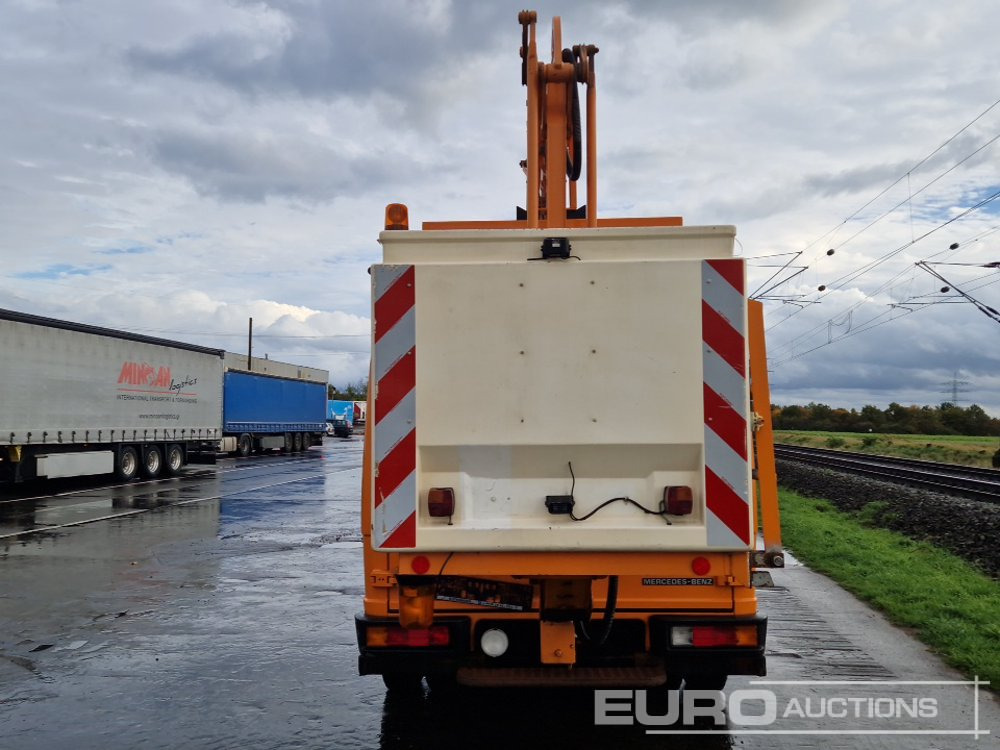 Mercedes 612D - Piattaforma autocarrata: foto 4 Mercedes 612D - Piattaforma autocarrata: foto 4