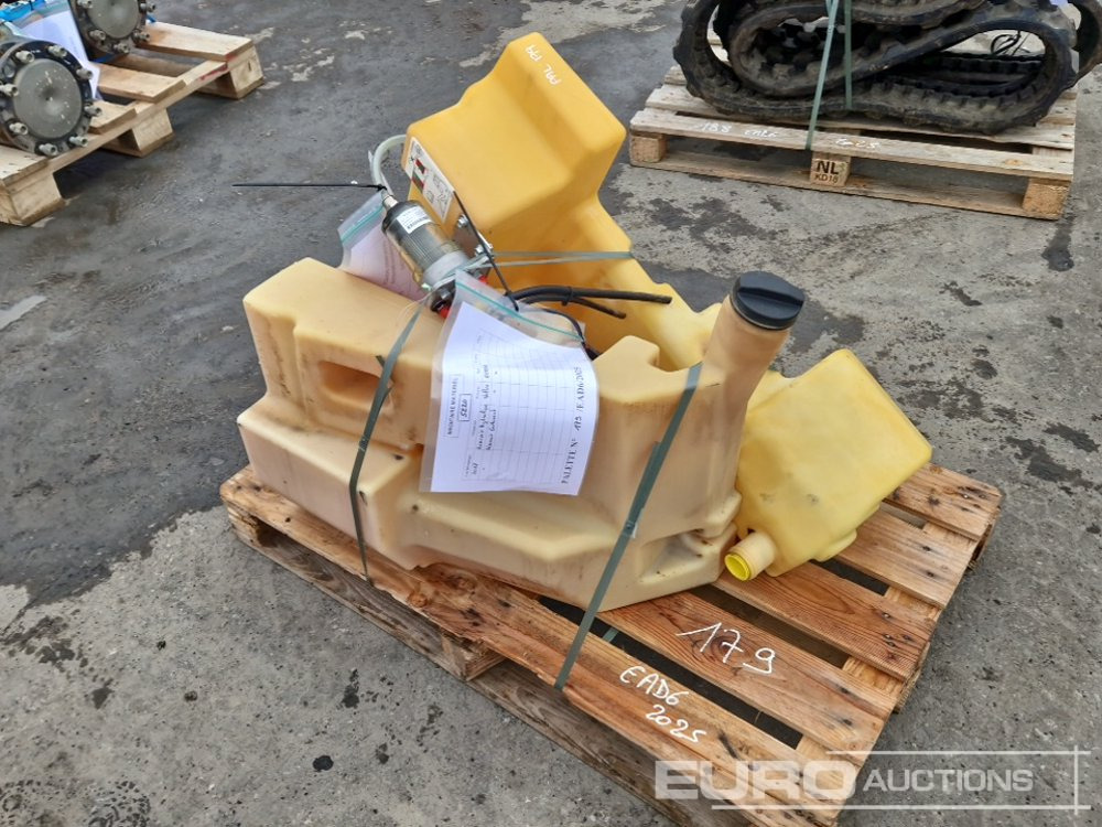 Hydraulic Tank to suit Volvo ECR50D (2 of) - Ricambi per Escavatore: foto 4 Hydraulic Tank to suit Volvo ECR50D (2 of) - Ricambi per Escavatore: foto 4