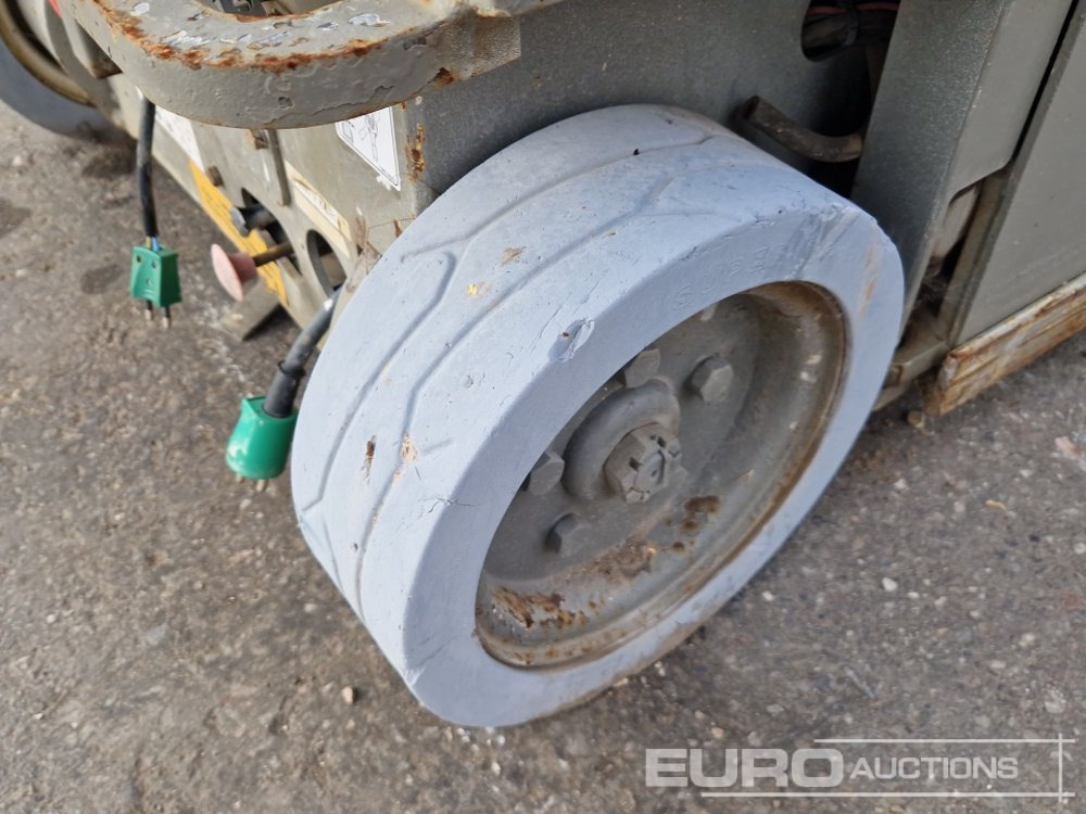 Piattaforma aerea SkyJack Electric Scissor Lift: foto 8 Piattaforma aerea SkyJack Electric Scissor Lift: foto 8