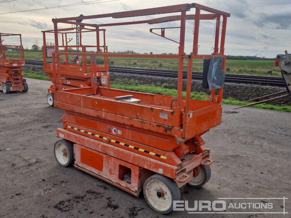 SkyJack Electric Scissor Lift - Piattaforma aerea: foto 3 SkyJack Electric Scissor Lift - Piattaforma aerea: foto 3