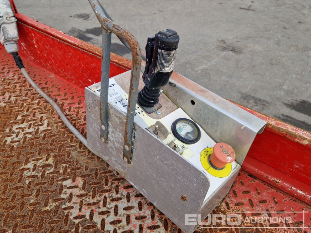 Piattaforma aerea SkyJack Electric Scissor Lift: foto 15 Piattaforma aerea SkyJack Electric Scissor Lift: foto 15