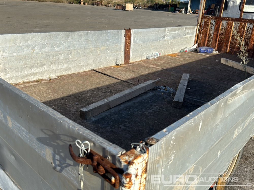 Autocarro con pianale/ Cassone fisso 1999 Nissan Cabstar: foto 16 Autocarro con pianale/ Cassone fisso 1999 Nissan Cabstar: foto 16