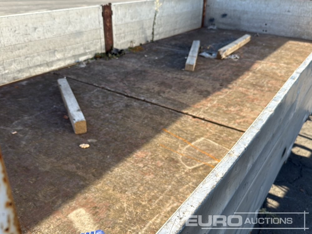 Autocarro con pianale/ Cassone fisso 1999 Nissan Cabstar: foto 27 Autocarro con pianale/ Cassone fisso 1999 Nissan Cabstar: foto 27