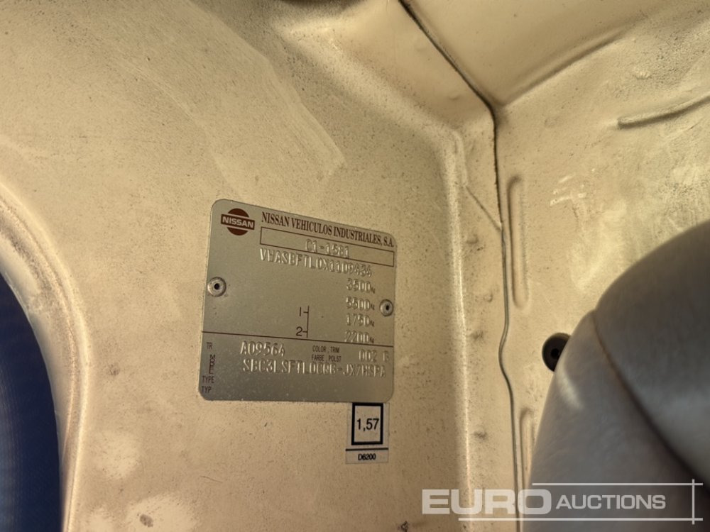 Autocarro con pianale/ Cassone fisso 1999 Nissan Cabstar: foto 30 Autocarro con pianale/ Cassone fisso 1999 Nissan Cabstar: foto 30