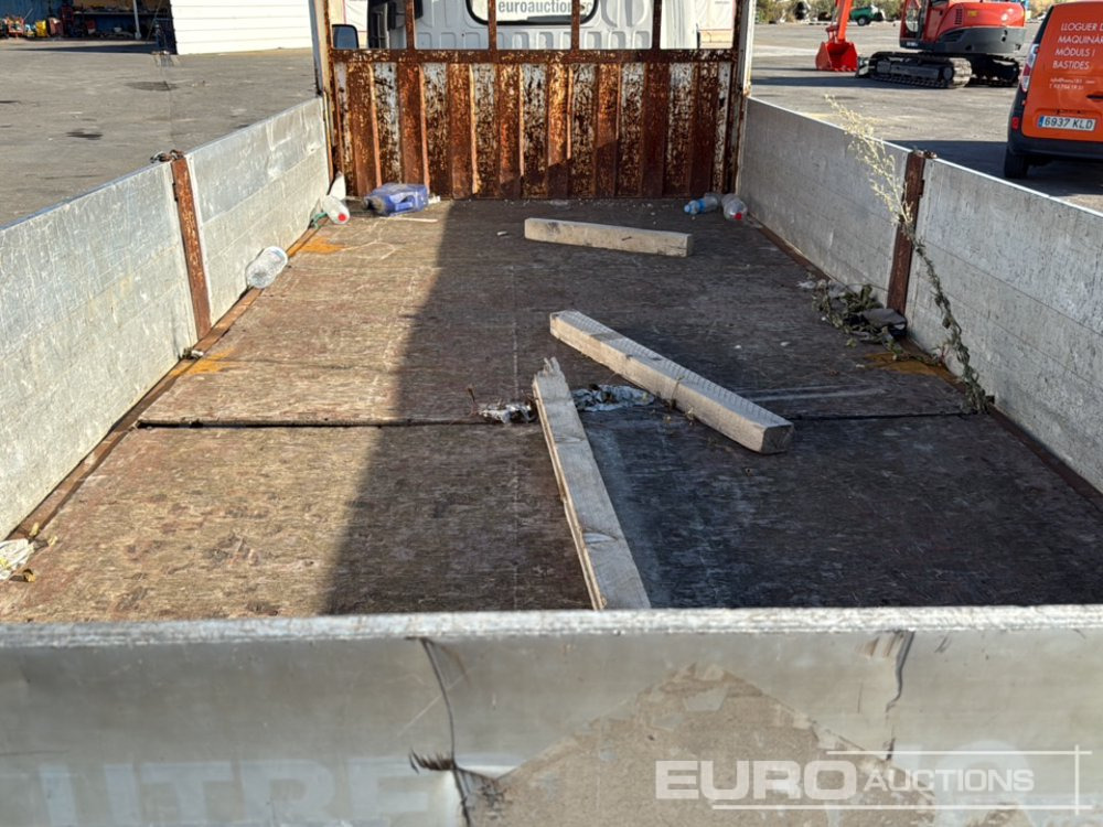 Autocarro con pianale/ Cassone fisso 1999 Nissan Cabstar: foto 15 Autocarro con pianale/ Cassone fisso 1999 Nissan Cabstar: foto 15