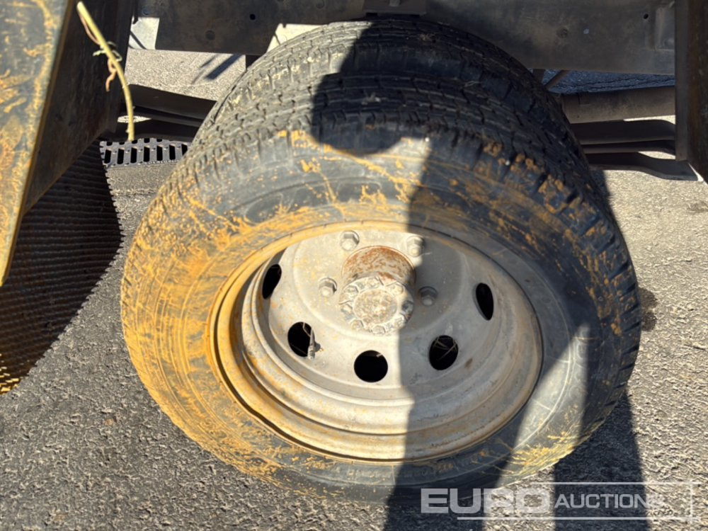 Autocarro con pianale/ Cassone fisso 1999 Nissan Cabstar: foto 12 Autocarro con pianale/ Cassone fisso 1999 Nissan Cabstar: foto 12