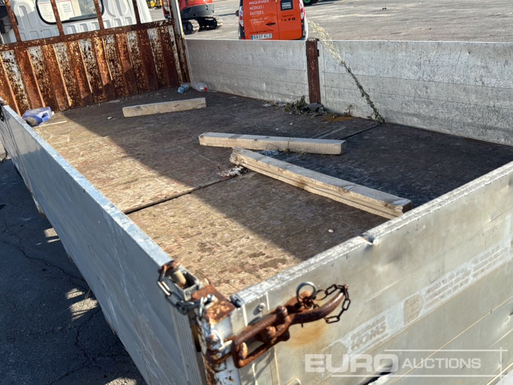 Autocarro con pianale/ Cassone fisso 1999 Nissan Cabstar: foto 14 Autocarro con pianale/ Cassone fisso 1999 Nissan Cabstar: foto 14