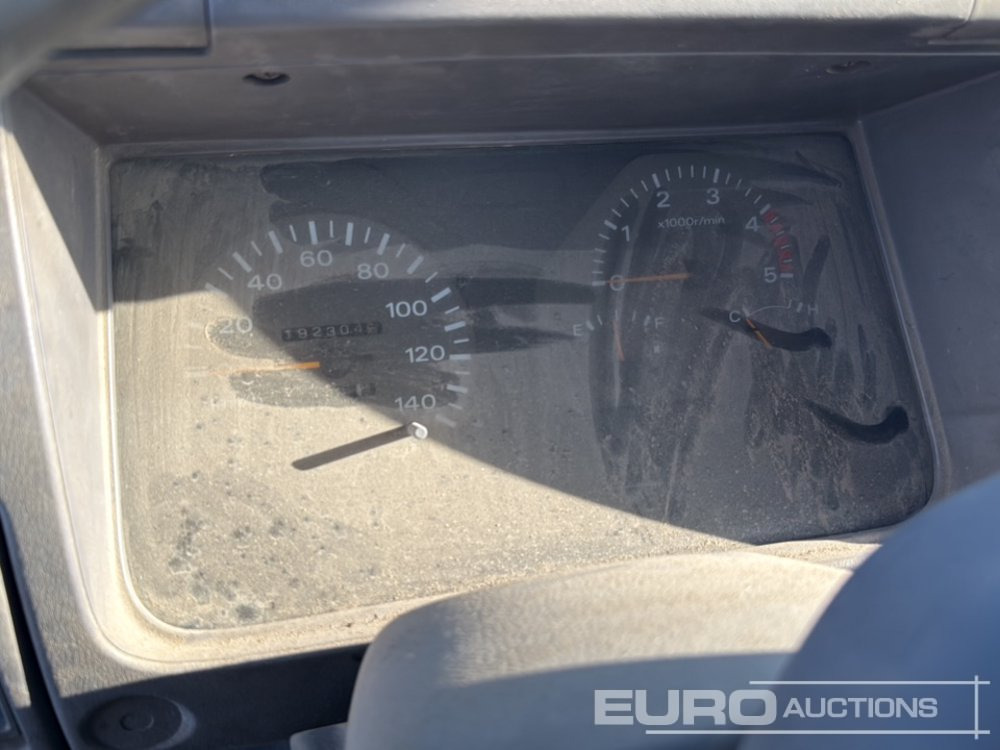 Autocarro con pianale/ Cassone fisso 1999 Nissan Cabstar: foto 21 Autocarro con pianale/ Cassone fisso 1999 Nissan Cabstar: foto 21