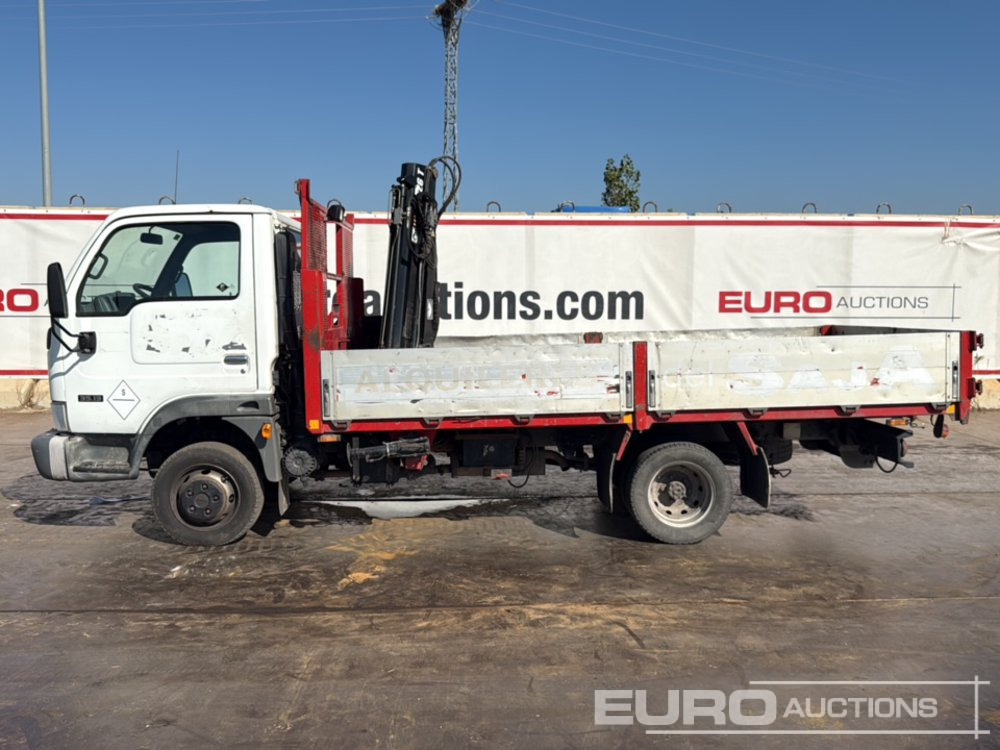 2004 Nissan Cabstar - Autocarro con pianale/ Cassone fisso: foto 2 2004 Nissan Cabstar - Autocarro con pianale/ Cassone fisso: foto 2