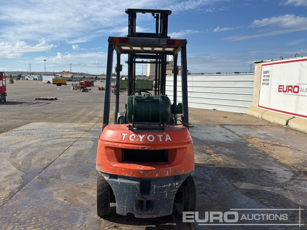 2006 Toyota 427FGF25 - Carrello elevatore: foto 4 2006 Toyota 427FGF25 - Carrello elevatore: foto 4