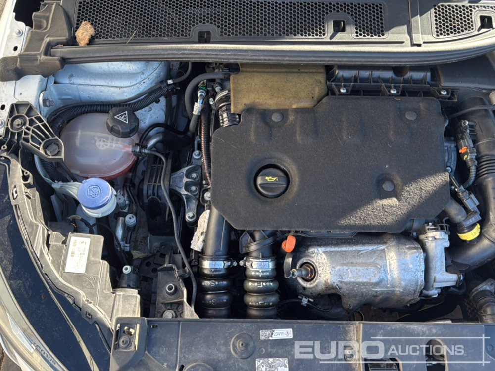 Autovettura 2020 Peugeot 208: foto 25