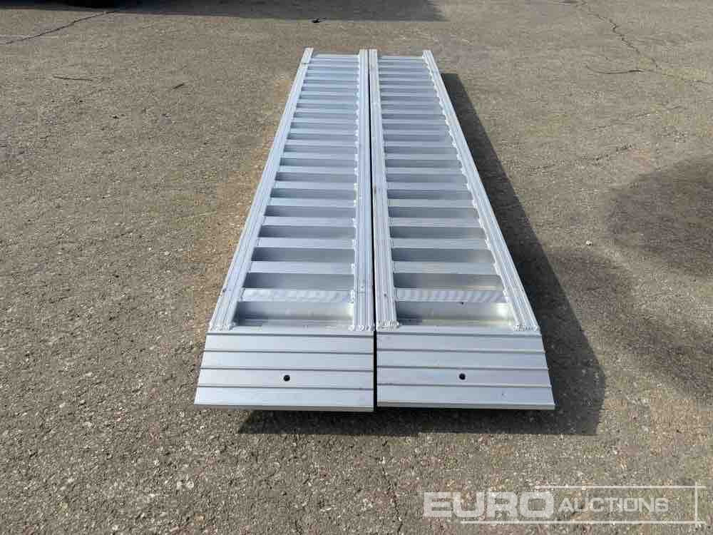 Aluminium Ramp (2 of) (250cm Length, 6Ton Capacity) Moved to OCT 25 - Attrezzatura da costruzione: foto 3 Aluminium Ramp (2 of) (250cm Length, 6Ton Capacity) Moved to OCT 25 - Attrezzatura da costruzione: foto 3