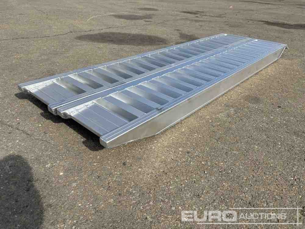 Aluminium Ramp (2 of) (250cm Length, 6Ton Capacity) - Attrezzatura da costruzione: foto 1 Aluminium Ramp (2 of) (250cm Length, 6Ton Capacity) - Attrezzatura da costruzione: foto 1