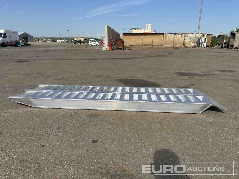 Aluminium Ramp (2 of) (250cm Length, 6Ton Capacity) - Attrezzatura da costruzione: foto 2 Aluminium Ramp (2 of) (250cm Length, 6Ton Capacity) - Attrezzatura da costruzione: foto 2