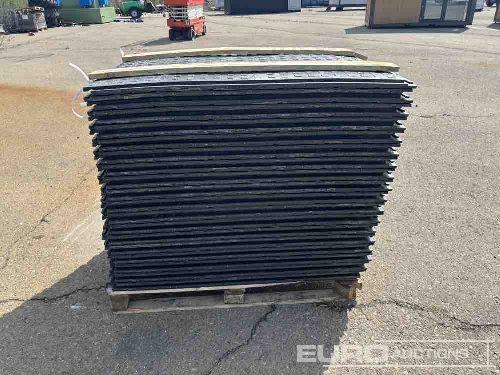 Pallet of Plastic Connectable Road Plates, 1200x800x28mm, 22kg per Plate (35 of) Moved to OCT 25 - Attrezzatura da costruzione: foto 2 Pallet of Plastic Connectable Road Plates, 1200x800x28mm, 22kg per Plate (35 of) Moved to OCT 25 - Attrezzatura da costruzione: foto 2