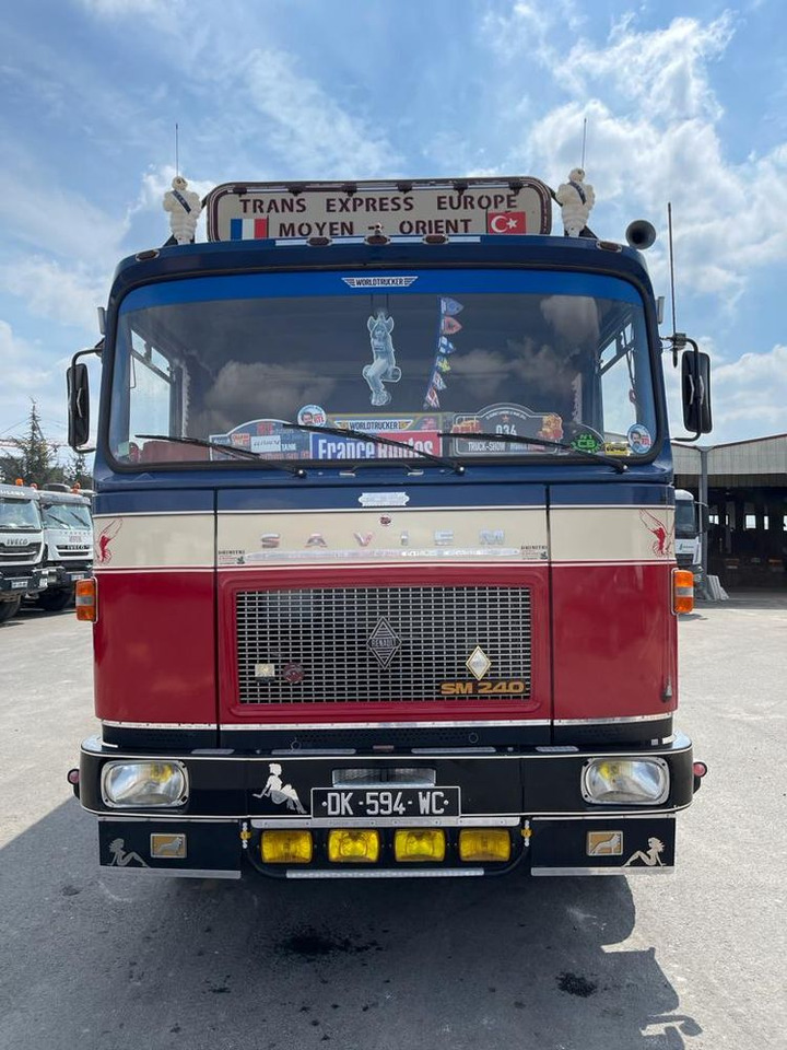 Camion SAVIEM SM 240 - Autocarro furgonato: foto 1 Camion SAVIEM SM 240 - Autocarro furgonato: foto 1