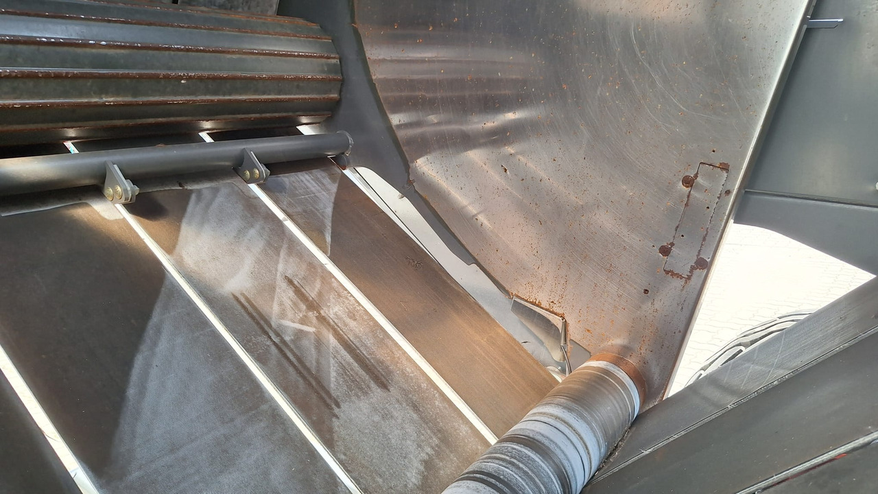 Claas Variant 485 RC - Macchina da fienagione: foto 4 Claas Variant 485 RC - Macchina da fienagione: foto 4