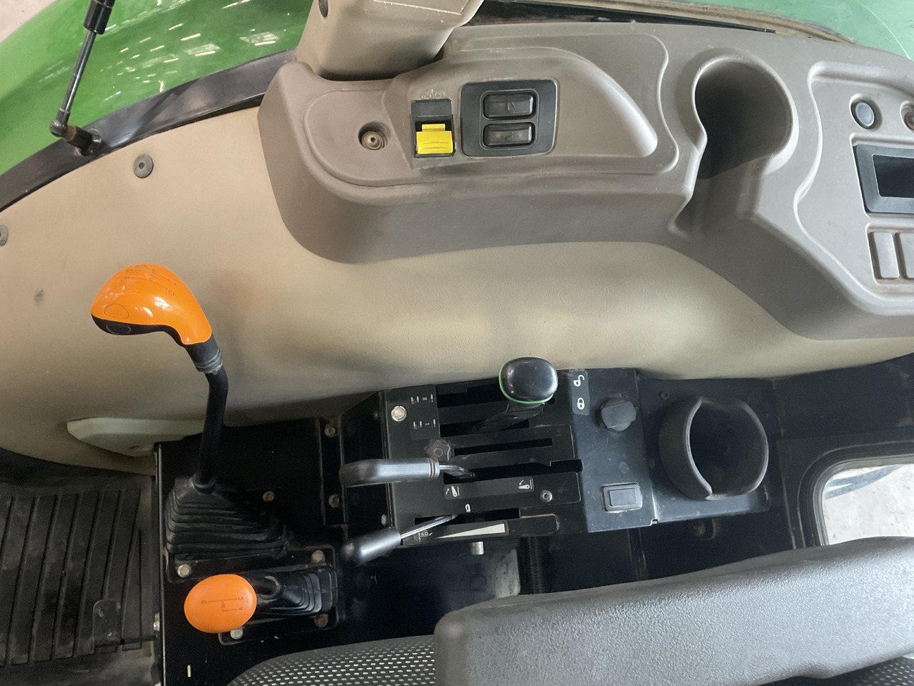 John Deere 5055 E - Trattore: foto 3 John Deere 5055 E - Trattore: foto 3