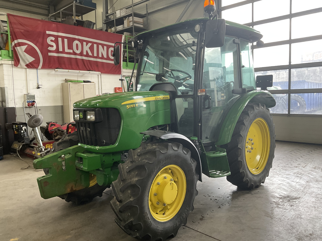 John Deere 5055 E - Trattore: foto 1 John Deere 5055 E - Trattore: foto 1