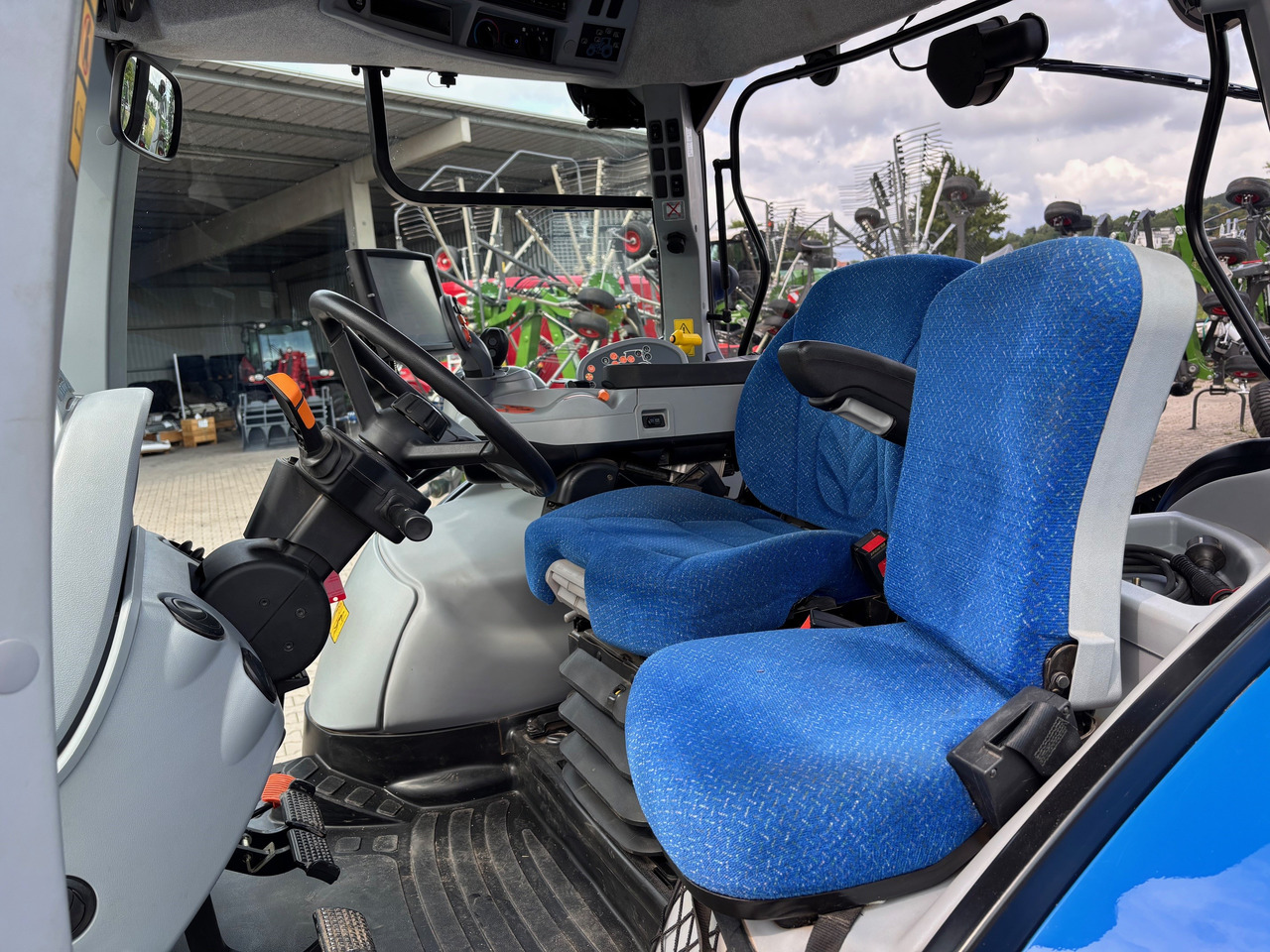 New Holland T6.140 Auto Command - Trattore: foto 4 New Holland T6.140 Auto Command - Trattore: foto 4