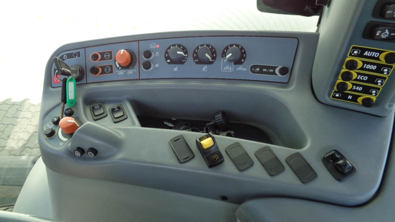 Valtra S374 - Trattore: foto 5 Valtra S374 - Trattore: foto 5