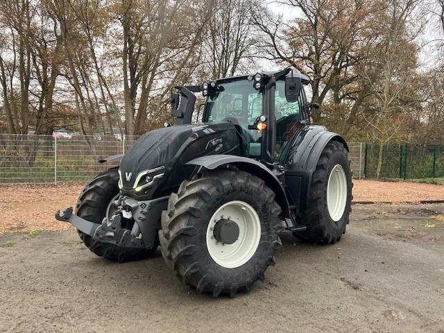 Valtra T235 V 2A1 - Trattore: foto 1 Valtra T235 V 2A1 - Trattore: foto 1