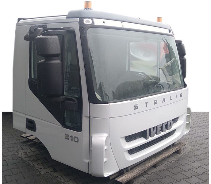 Iveco Stralis - Trakker - Cabina e interni per Camion: foto 1 Iveco Stralis - Trakker - Cabina e interni per Camion: foto 1