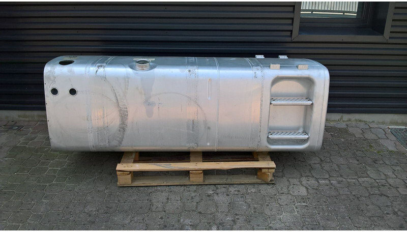 MAN 780L + 85L AdBlue - Serbatoio carburante per Camion: foto 1 MAN 780L + 85L AdBlue - Serbatoio carburante per Camion: foto 1