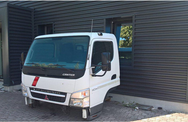 Mitsubishi CANTER "C" - Cabina e interni per Camion: foto 1 Mitsubishi CANTER "C" - Cabina e interni per Camion: foto 1