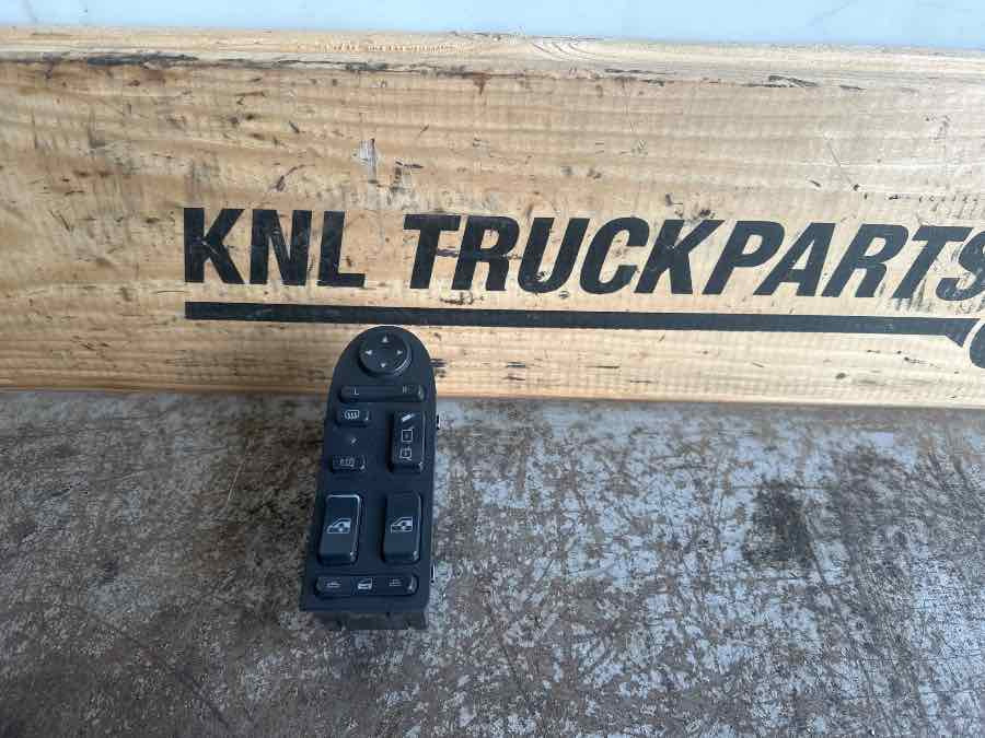 MAN DOOR MODULE 81.25806-7098 - Sistema elettrico per Camion: foto 1 MAN DOOR MODULE 81.25806-7098 - Sistema elettrico per Camion: foto 1
