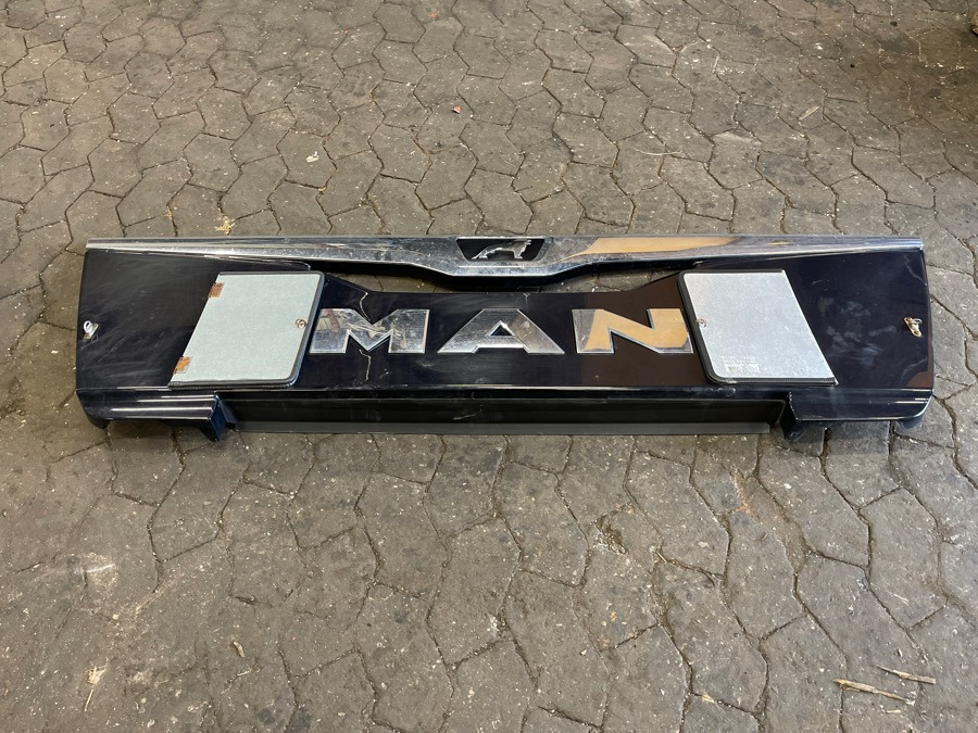 MAN FRONT GRILL 81.61150-6106 - Griglia radiatore per Camion: foto 1 MAN FRONT GRILL 81.61150-6106 - Griglia radiatore per Camion: foto 1
