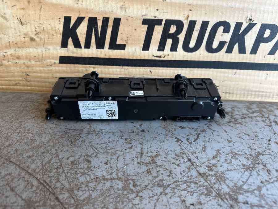 MAN RADIO MODUL 81.28163-6018 - Cabina e interni per Camion: foto 2 MAN RADIO MODUL 81.28163-6018 - Cabina e interni per Camion: foto 2