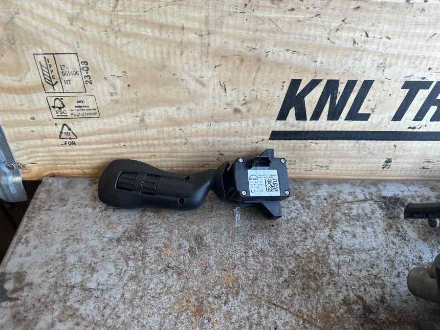 MAN STEERING SWITCH 81.25509-0207 - Cabina e interni per Camion: foto 2 MAN STEERING SWITCH 81.25509-0207 - Cabina e interni per Camion: foto 2
