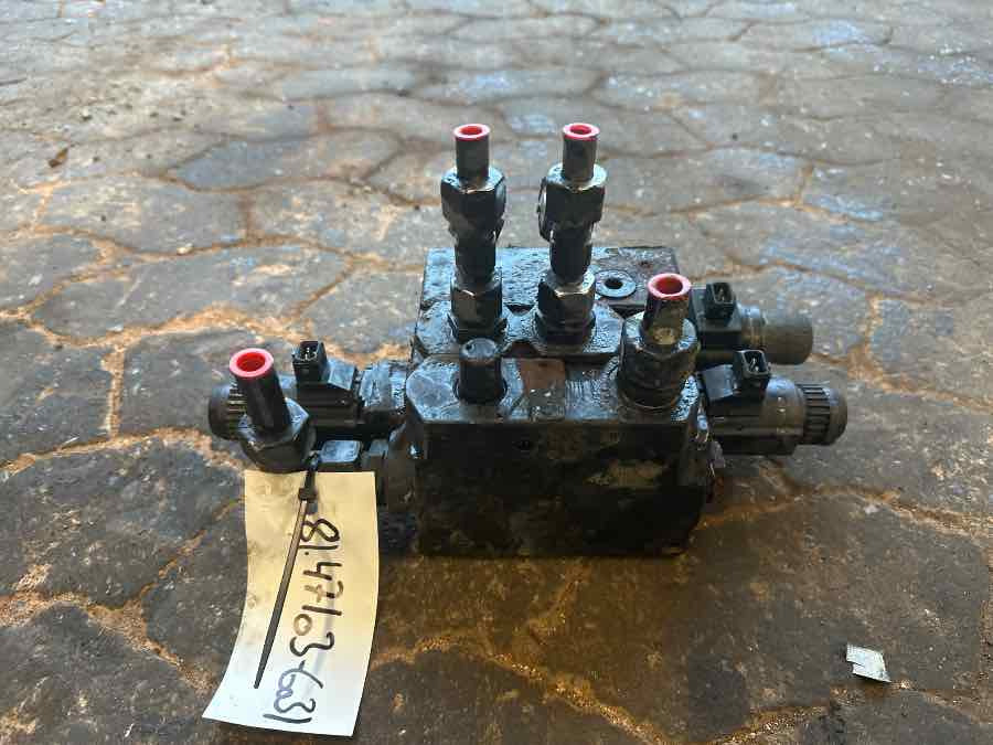 MAN STEERING VALVE  81.47103-6031 - Sterzo per Camion: foto 1 MAN STEERING VALVE  81.47103-6031 - Sterzo per Camion: foto 1