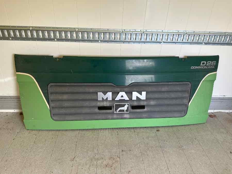 MAN TGA FRONT SERVICE DOOR 81.61110-0053 - Carrozzeria ed esterni per Camion: foto 1 MAN TGA FRONT SERVICE DOOR 81.61110-0053 - Carrozzeria ed esterni per Camion: foto 1