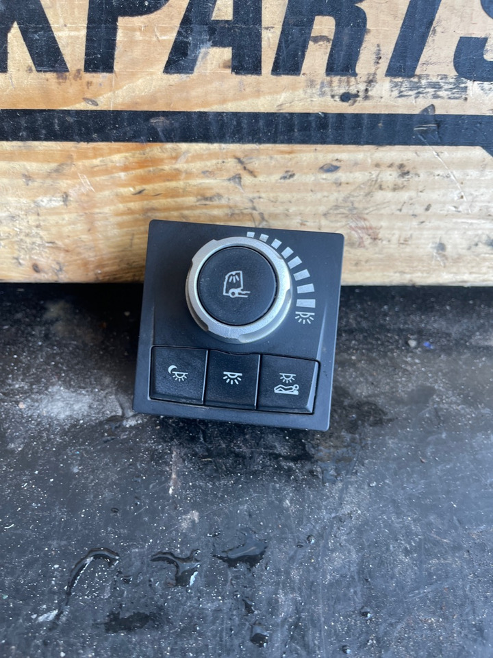 RENAULT SWITCH LIGHT 7421995058 - Cabina e interni per Camion: foto 1 RENAULT SWITCH LIGHT 7421995058 - Cabina e interni per Camion: foto 1