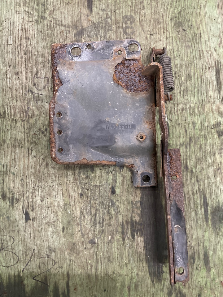 SCANIA HINGE BRACKET 1742265 RH - Telaio per Camion: foto 1 SCANIA HINGE BRACKET 1742265 RH - Telaio per Camion: foto 1