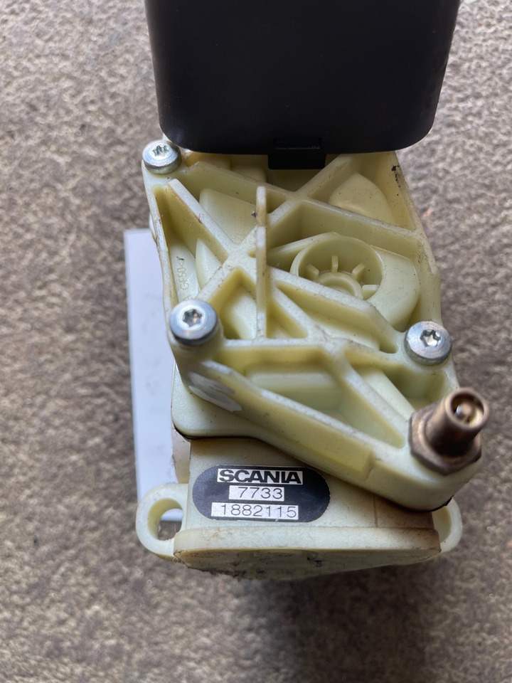 SCANIA PARKING BRAKE 1882115 - Cabina e interni per Camion: foto 2 SCANIA PARKING BRAKE 1882115 - Cabina e interni per Camion: foto 2