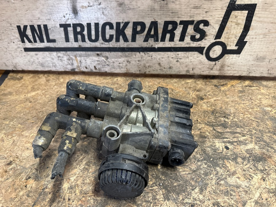 SCANIA SOLENOID VALVE CIRCUIT 1448079 - Valvola freno per Camion: foto 2 SCANIA SOLENOID VALVE CIRCUIT 1448079 - Valvola freno per Camion: foto 2