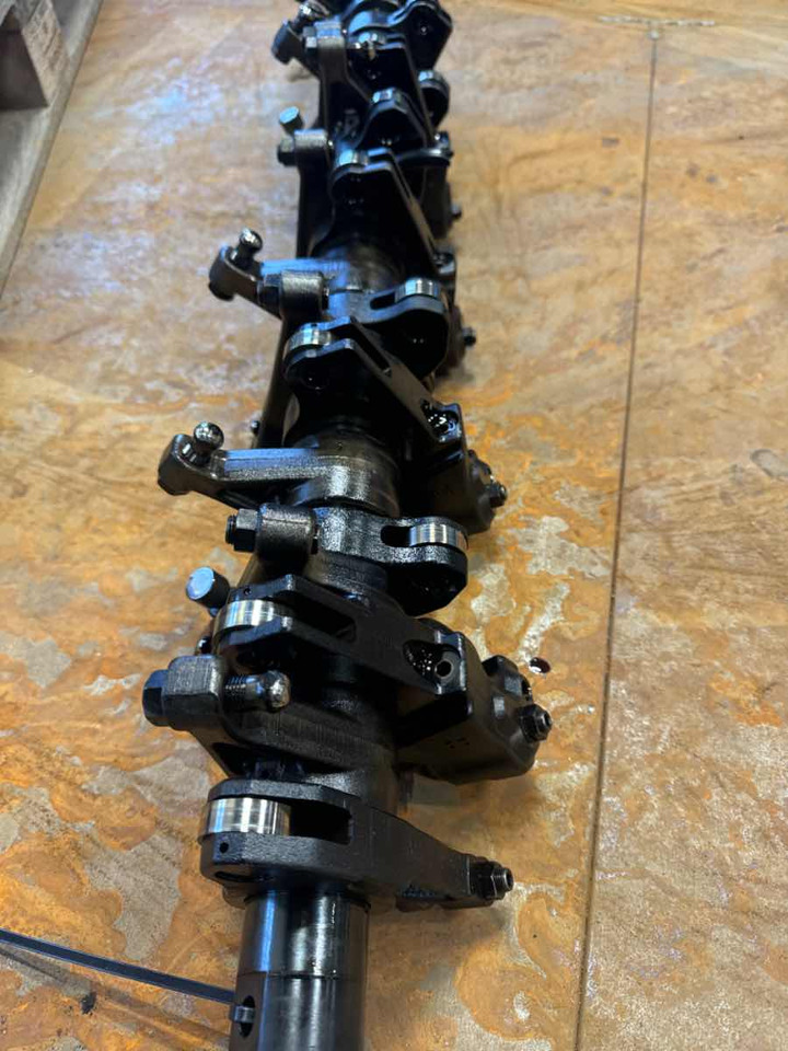 VOLVO ROLLER ASSY D13K - Motore e ricambi per Camion: foto 2 VOLVO ROLLER ASSY D13K - Motore e ricambi per Camion: foto 2