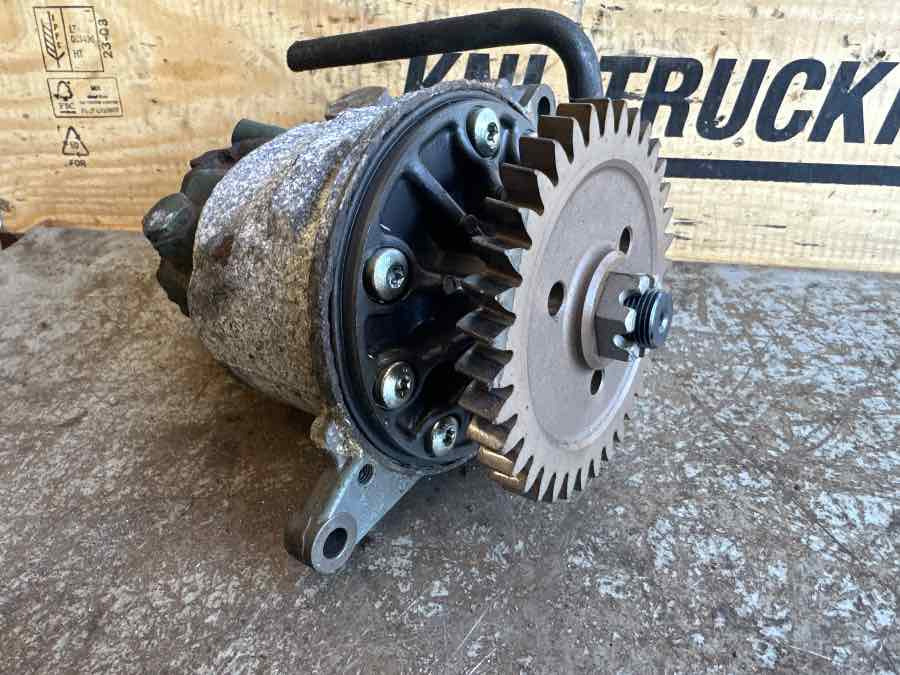 VOLVO STEERING PUMP 21910863 - Sterzo per Camion: foto 2 VOLVO STEERING PUMP 21910863 - Sterzo per Camion: foto 2