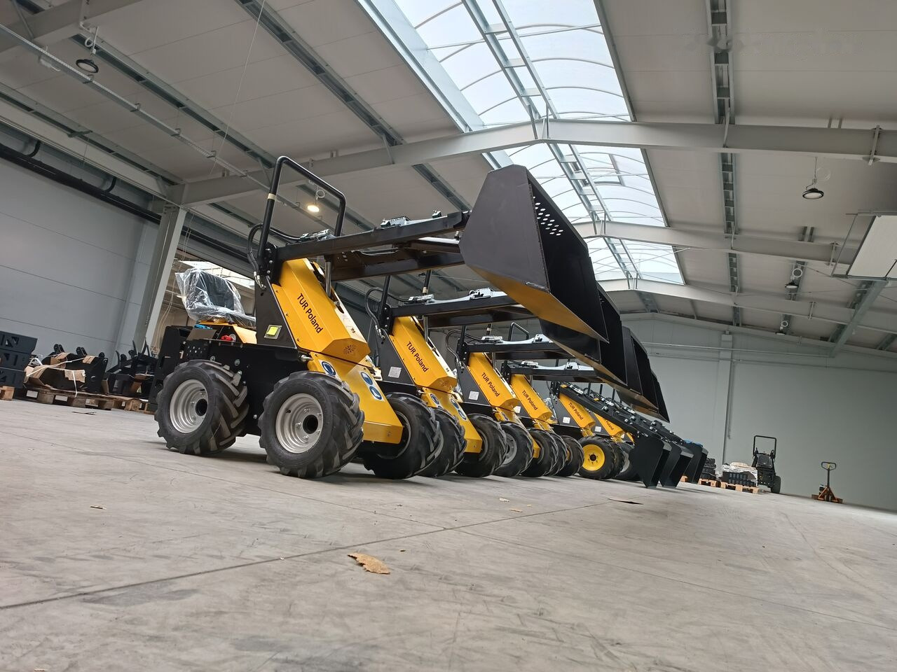 Tur Poland Mini Loader TUR N 520 Mini Hoflader Kompaktlader Briggs&Stratton - Minipala: foto 1 Tur Poland Mini Loader TUR N 520 Mini Hoflader Kompaktlader Briggs&Stratton - Minipala: foto 1