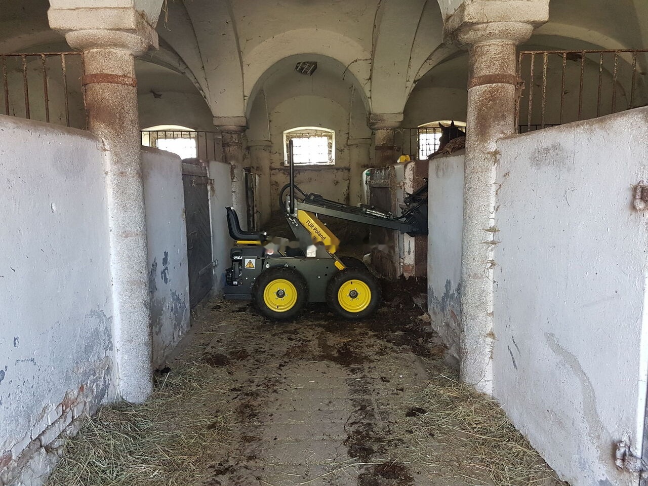 Tur Poland Mini Loader TUR N 520 Mini Hoflader Kompaktlader Briggs&Stratton - Minipala: foto 4 Tur Poland Mini Loader TUR N 520 Mini Hoflader Kompaktlader Briggs&Stratton - Minipala: foto 4