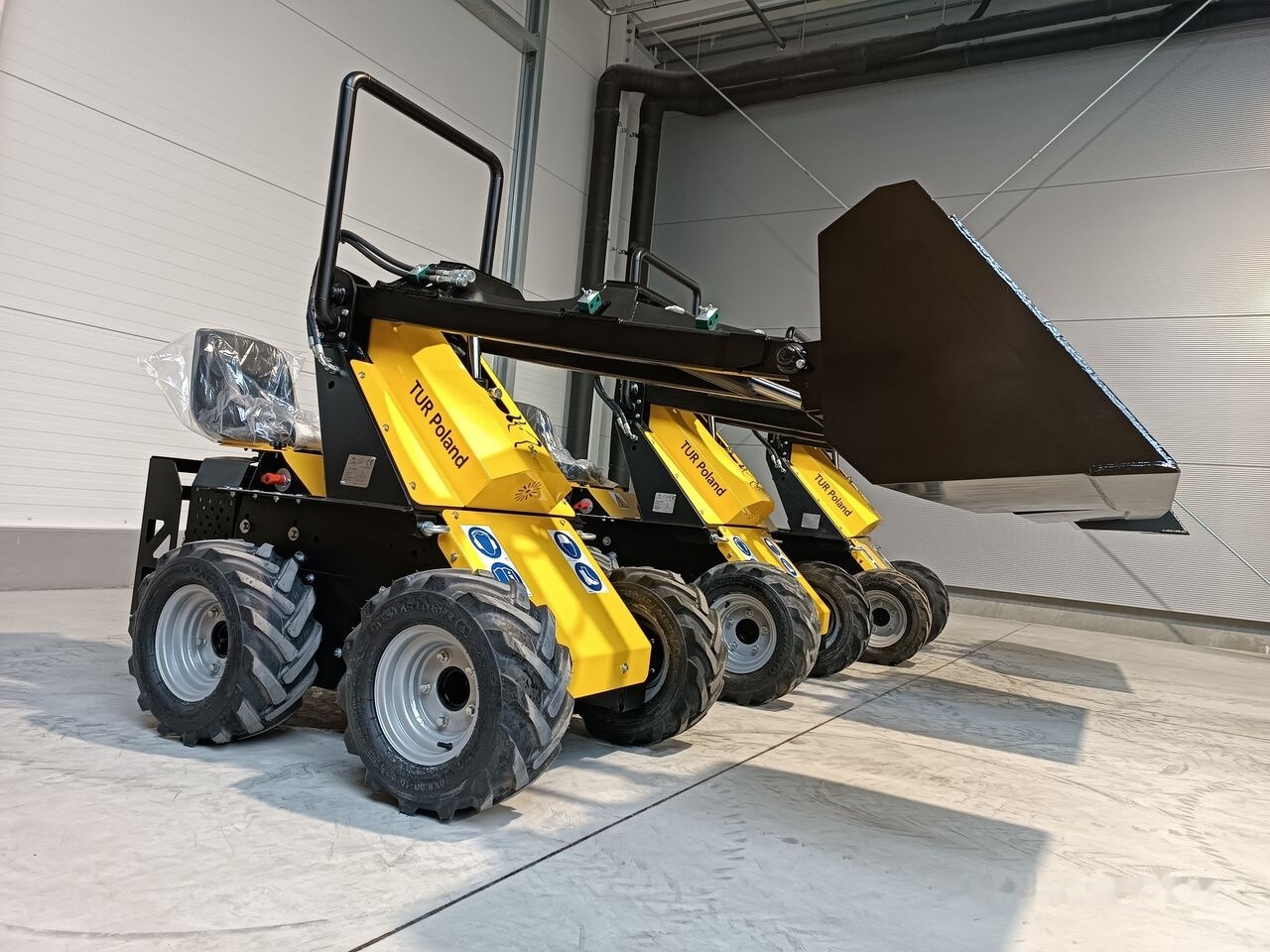 Tur Poland Mini Loader TUR N 520 Mini Hoflader Kompaktlader Briggs&Stratton - Minipala: foto 1 Tur Poland Mini Loader TUR N 520 Mini Hoflader Kompaktlader Briggs&Stratton - Minipala: foto 1