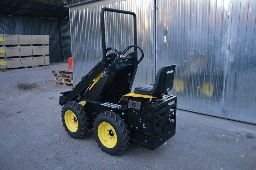 Tur Poland Miniradlader Miniloader Mini hoflader TUR N 520 - Minipala: foto 4 Tur Poland Miniradlader Miniloader Mini hoflader TUR N 520 - Minipala: foto 4