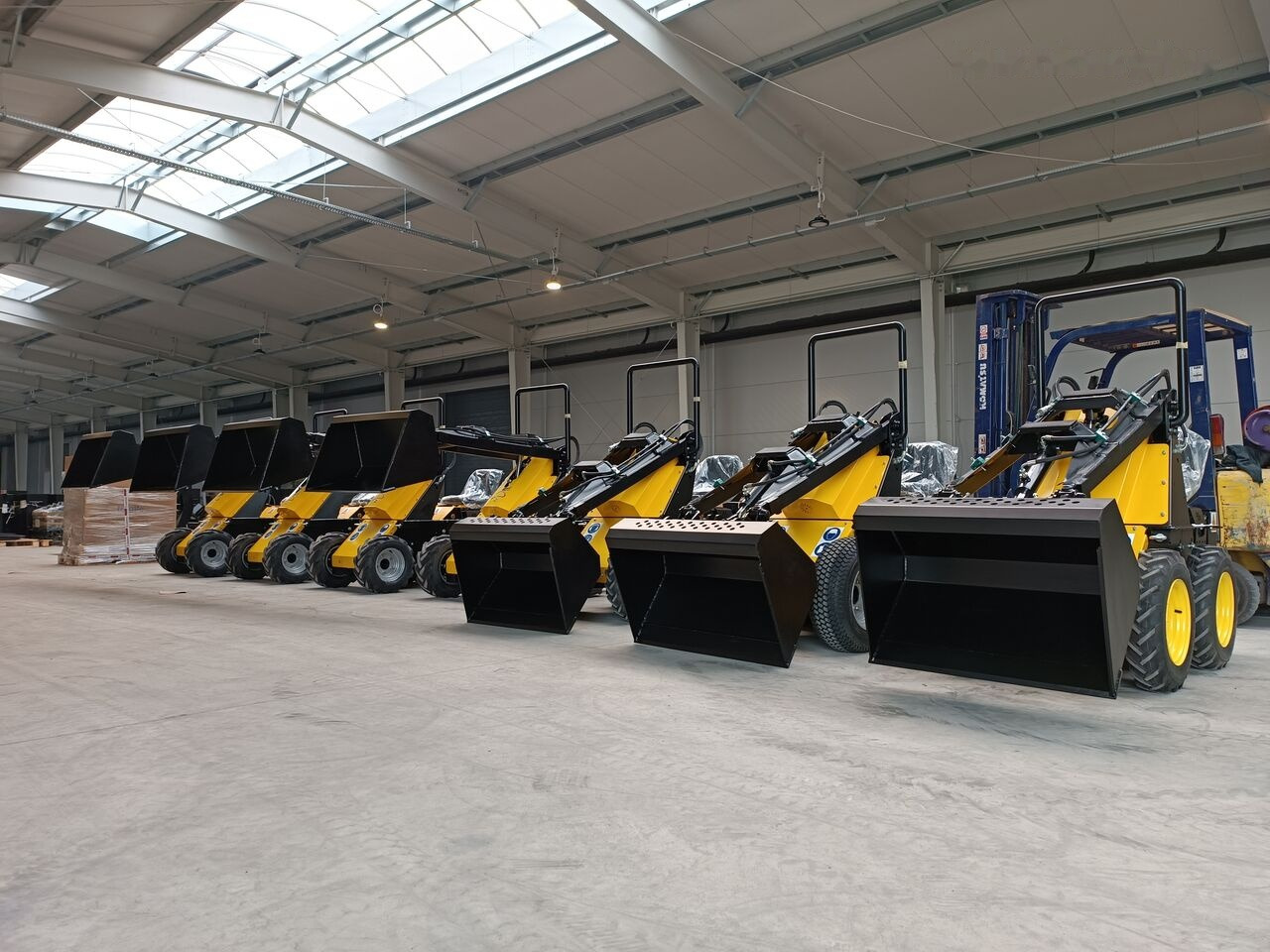 Tur Poland Radlader Mini loader Mini Hoflader N 520 - Minipala: foto 1 Tur Poland Radlader Mini loader Mini Hoflader N 520 - Minipala: foto 1